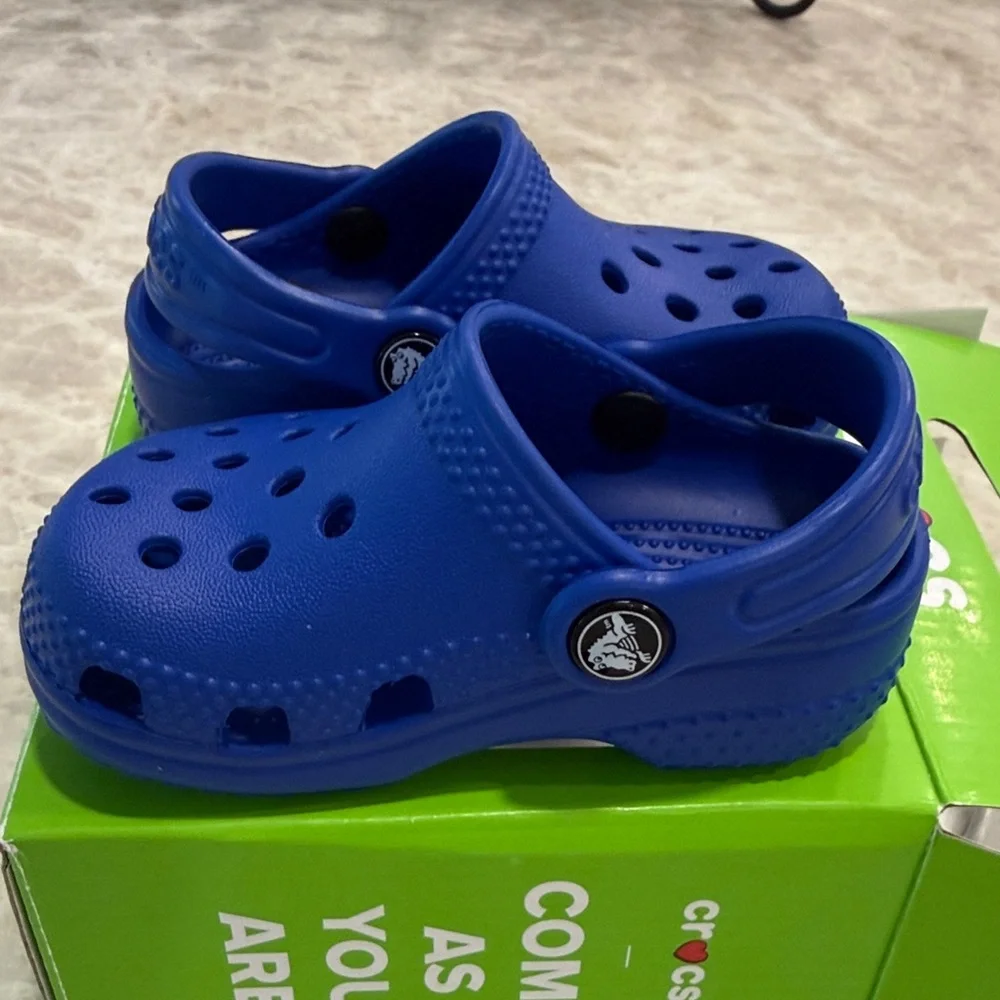 New Baby Crocs Size 2-3